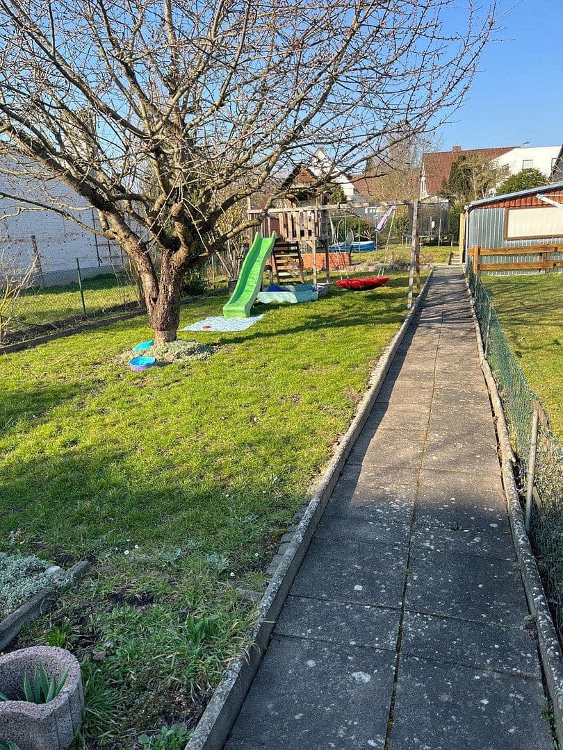 Predaj domu 150 m², pozemek 573 m², Köppenweg 9, Einbeck, Dolné Sasko Predaj domu 150 m², pozemek 573 m², Köppenweg 9, Einbeck, Dolné Sasko