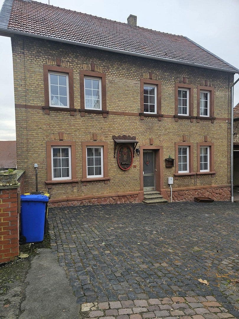 Predaj domu 160 m², pozemek 906 m², Hauptstraße 50, Mölsheim, Porýnie-Falcko Predaj domu 160 m², pozemek 906 m², Hauptstraße 50, Mölsheim, Porýnie-Falcko