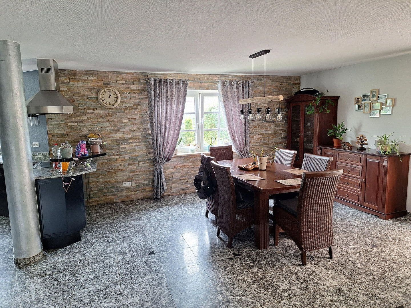 Predaj domu 175 m², pozemek 757 m², Krokusweg 1, Münsingen, Bádensko-Wurttembersko Predaj domu 175 m², pozemek 757 m², Krokusweg 1, Münsingen, Bádensko-Wurttembersko