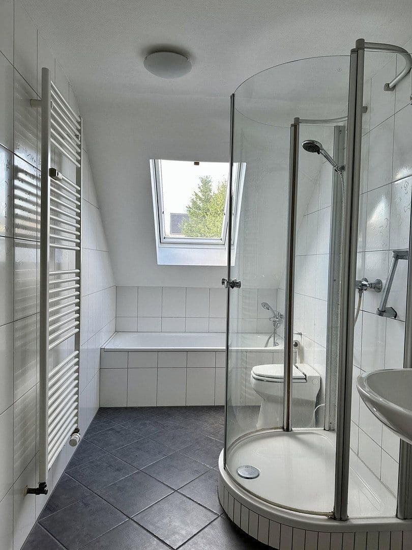 Prenájom bytu 3-izbový 98 m², Saarbrücken, Sársko Prenájom bytu 3-izbový 98 m², Saarbrücken, Sársko