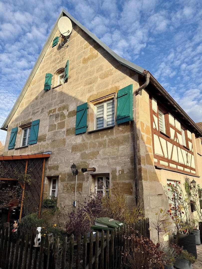 Predaj domu 180 m², pozemek 238 m², Lauf an der Pegnitz, Bavorsko Predaj domu 180 m², pozemek 238 m², Lauf an der Pegnitz, Bavorsko