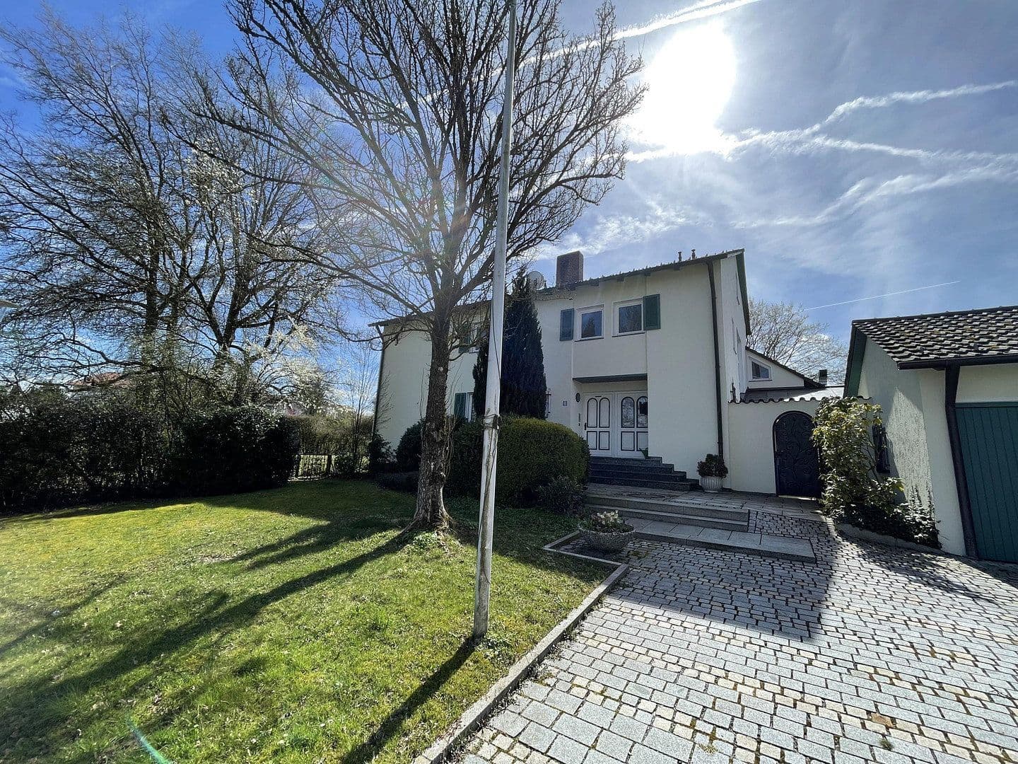 Predaj domu 448 m², pozemek 1.825 m², Neuburg am Inn, Bavorsko Predaj domu 448 m², pozemek 1.825 m², Neuburg am Inn, Bavorsko