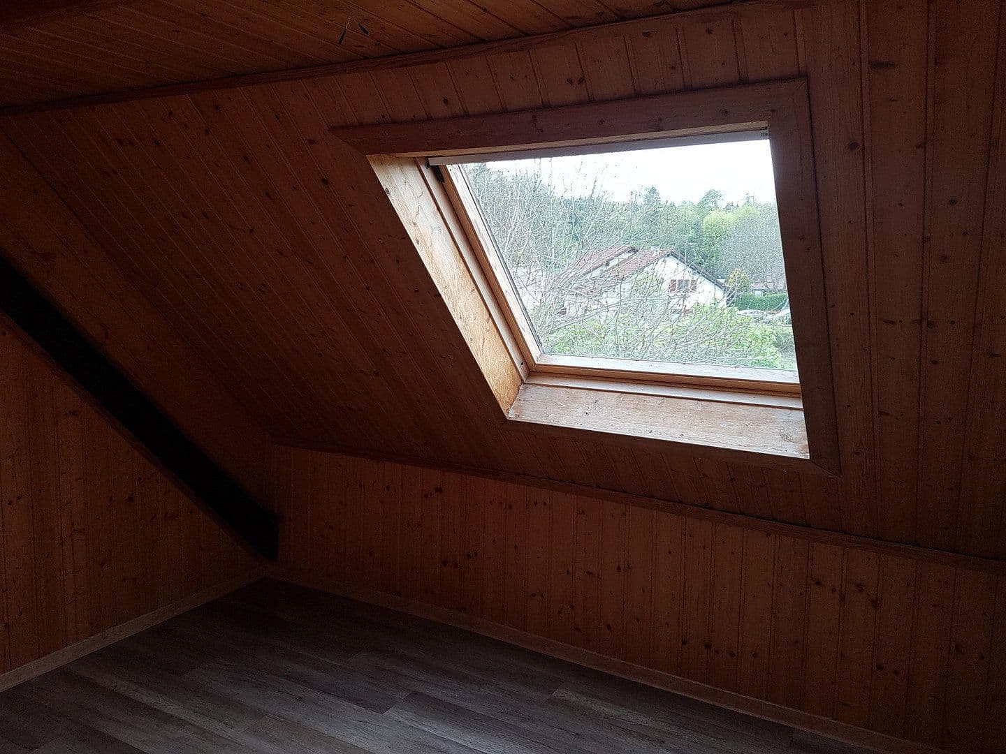 Prenájom bytu 4-izbový 115 m², Stuttgarter Str.2, Schömberg, Bádensko-Wurttembersko Prenájom bytu 4-izbový 115 m², Stuttgarter Str.2, Schömberg, Bádensko-Wurttembersko