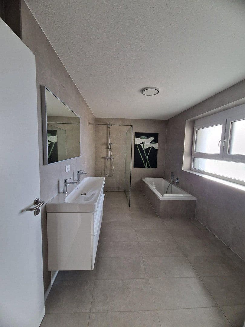 Prenájom bytu 3-izbový 118 m², Hambrücken, Bádensko-Wurttembersko Prenájom bytu 3-izbový 118 m², Hambrücken, Bádensko-Wurttembersko