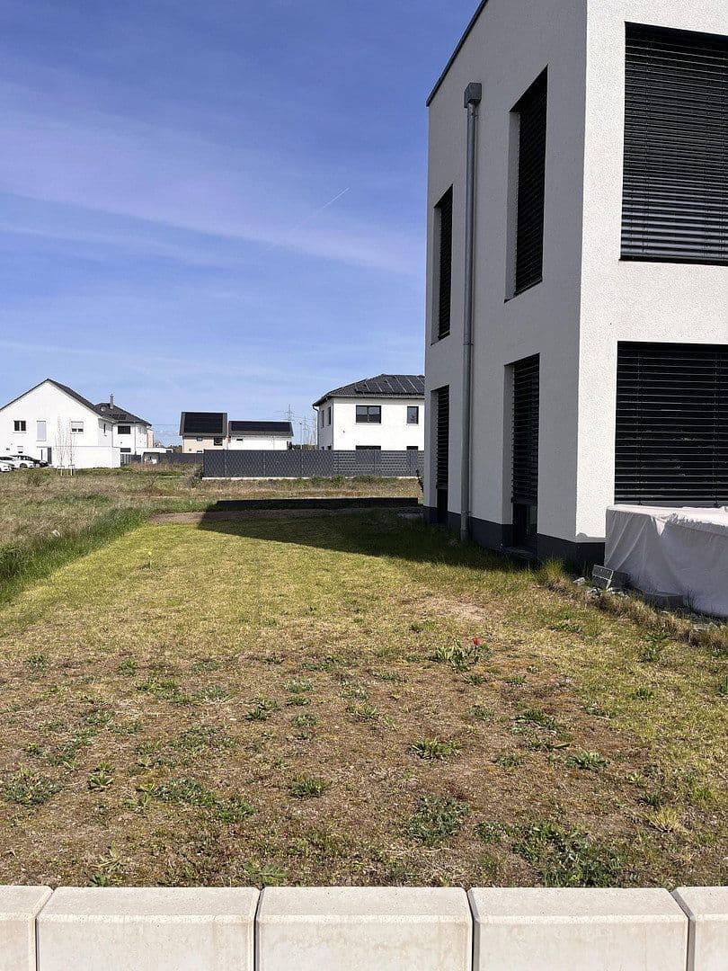 Prenájom bytu 3-izbový 118 m², Hambrücken, Bádensko-Wurttembersko Prenájom bytu 3-izbový 118 m², Hambrücken, Bádensko-Wurttembersko