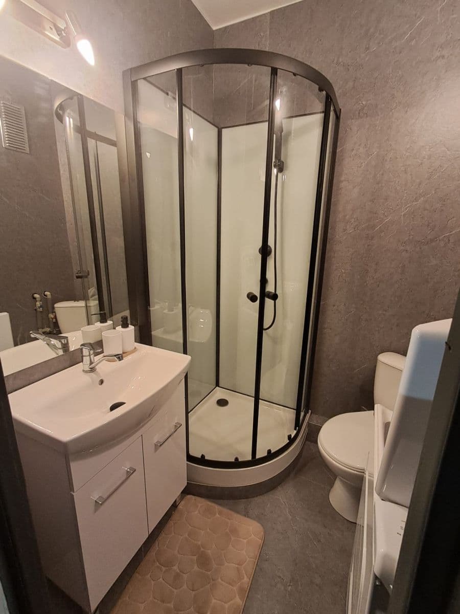 Prenájom bytu 3-izbový 68 m², Medveďovej, Petržalka, Bratislavský kraj Prenájom bytu 3-izbový 68 m², Medveďovej, Petržalka, Bratislavský kraj