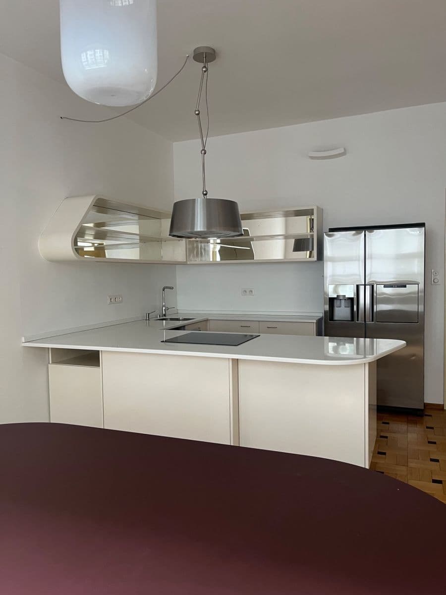 Prenájom bytu 4-izbový 139 m², U Smaltovny, Praha, Praha Prenájom bytu 4-izbový 139 m², U Smaltovny, Praha, Praha