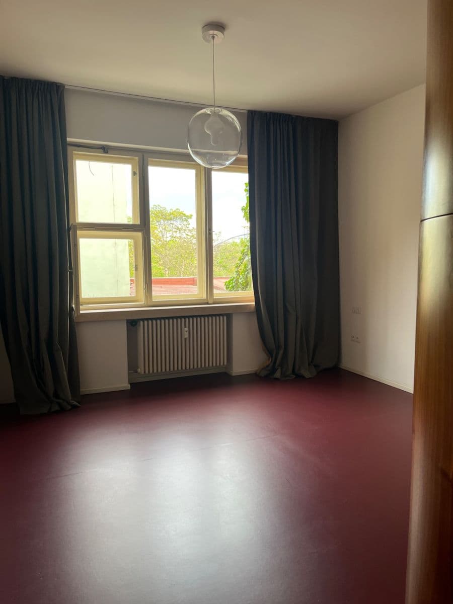 Prenájom bytu 4-izbový 139 m², U Smaltovny, Praha, Praha Prenájom bytu 4-izbový 139 m², U Smaltovny, Praha, Praha