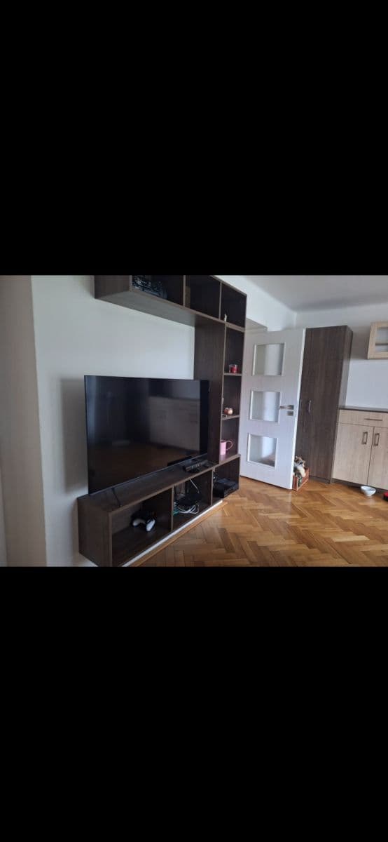 Prenájom bytu 3-izbový 80 m², Československé armády, Přelouč, Pardubický kraj Prenájom bytu 3-izbový 80 m², Československé armády, Přelouč, Pardubický kraj