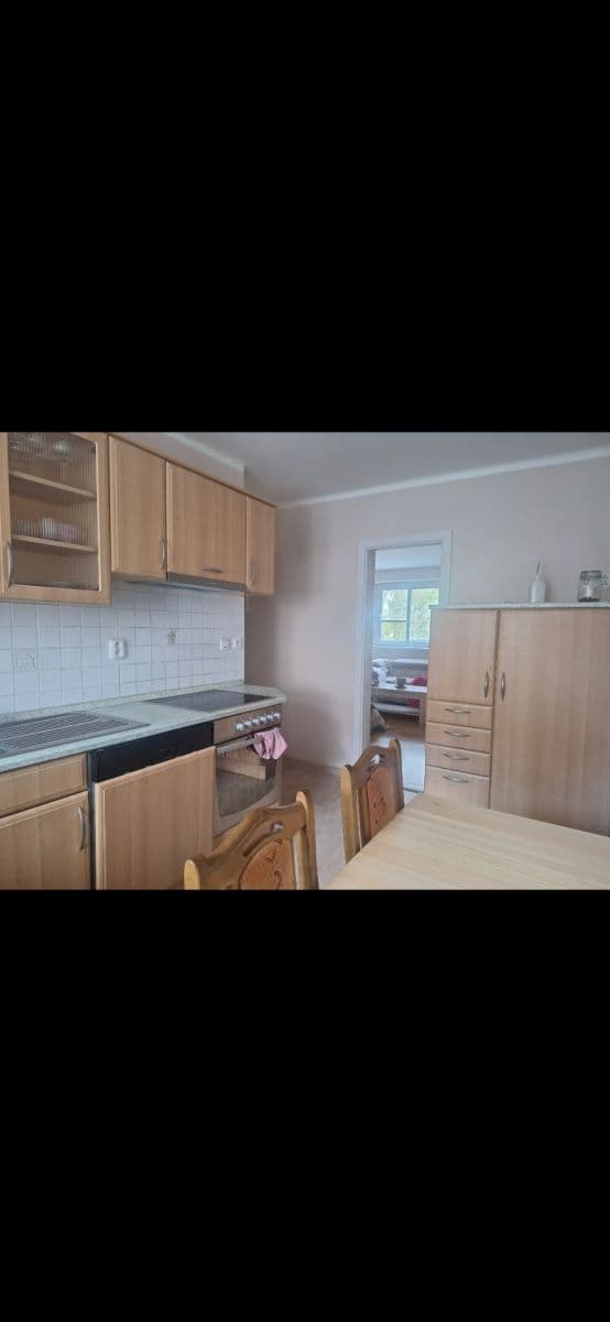 Prenájom bytu 3-izbový 80 m², Československé armády, Přelouč, Pardubický kraj Prenájom bytu 3-izbový 80 m², Československé armády, Přelouč, Pardubický kraj