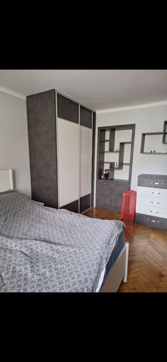 Prenájom bytu 3-izbový 80 m², Československé armády, Přelouč, Pardubický kraj Prenájom bytu 3-izbový 80 m², Československé armády, Přelouč, Pardubický kraj