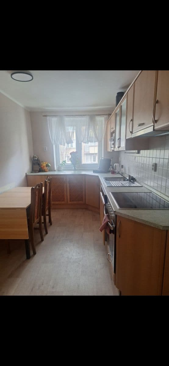 Prenájom bytu 3-izbový 80 m², Československé armády, Přelouč, Pardubický kraj Prenájom bytu 3-izbový 80 m², Československé armády, Přelouč, Pardubický kraj