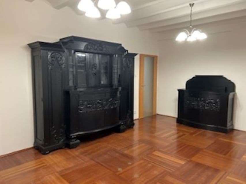 Prenájom bytu 4-izbový 90 m², Dětská, Praha, Praha Prenájom bytu 4-izbový 90 m², Dětská, Praha, Praha