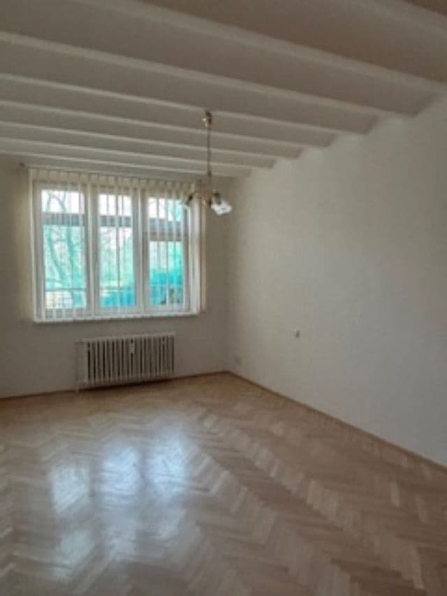 Prenájom bytu 4-izbový 90 m², Dětská, Praha, Praha Prenájom bytu 4-izbový 90 m², Dětská, Praha, Praha