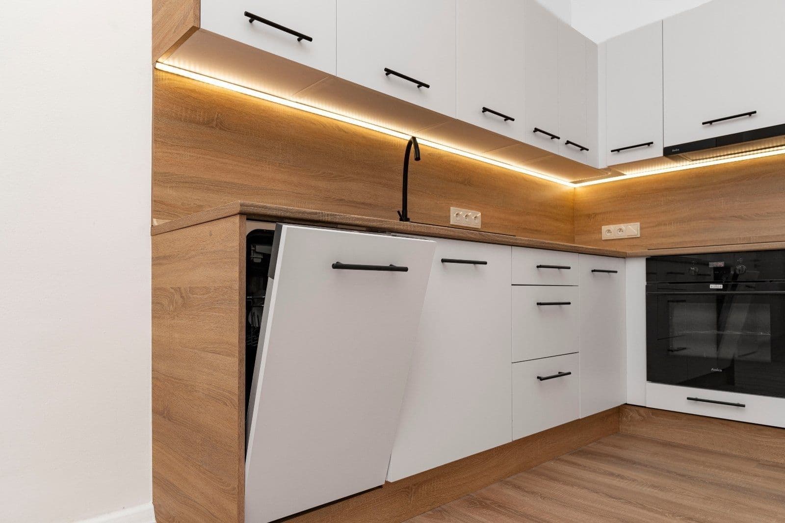 Prenájom bytu 3-izbový 72 m², Kolmá, Havířov, Moravskoslezský kraj Prenájom bytu 3-izbový 72 m², Kolmá, Havířov, Moravskoslezský kraj