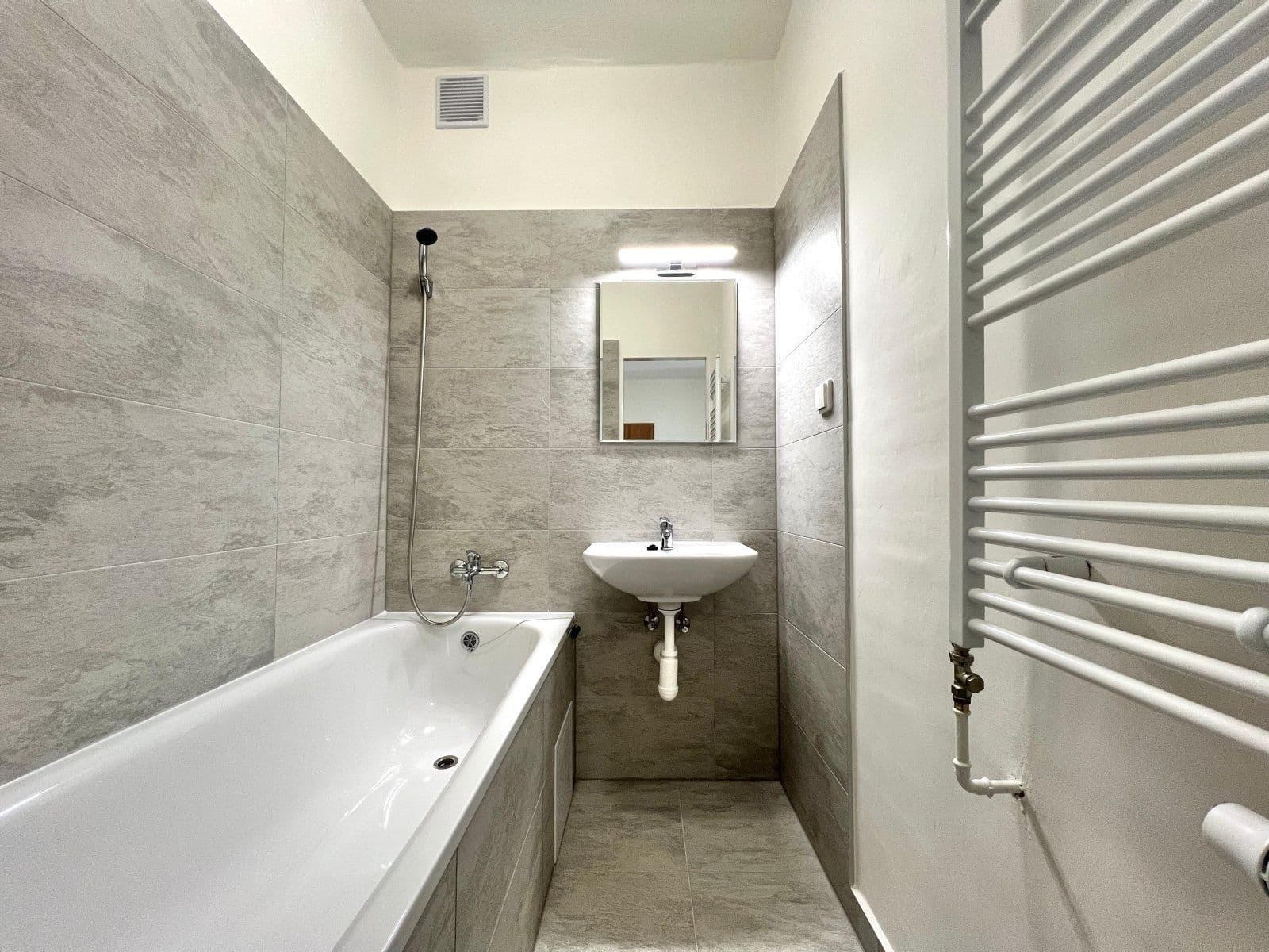 Prenájom bytu 3-izbový 68 m², Hlavní třída, Havířov, Moravskoslezský kraj Prenájom bytu 3-izbový 68 m², Hlavní třída, Havířov, Moravskoslezský kraj