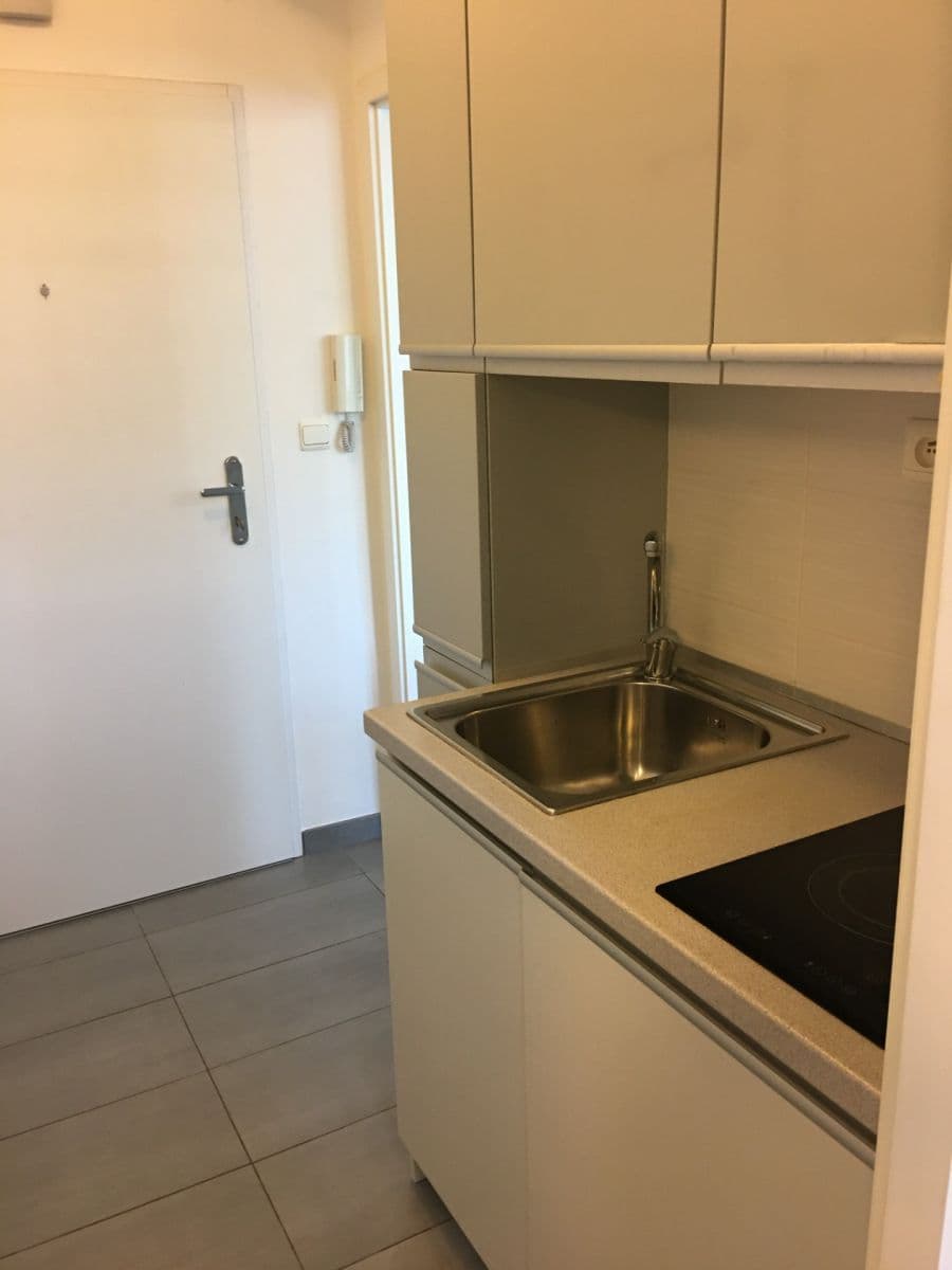 Prenájom bytu Garsoniéra 24 m², Nové Mesto, Bratislavský kraj Prenájom bytu Garsoniéra 24 m², Nové Mesto, Bratislavský kraj