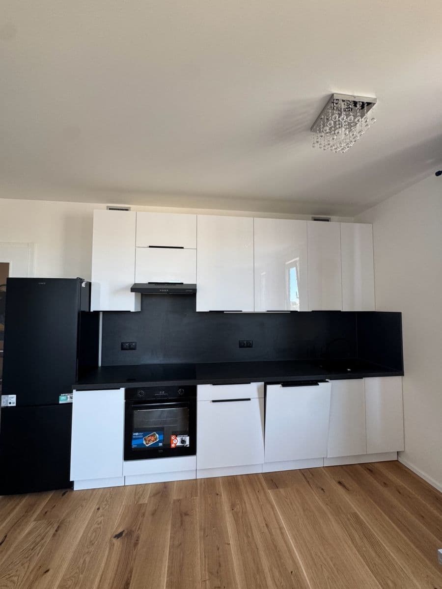 Prenájom bytu 1-izbový 39 m², U Komína, Praha, Praha Prenájom bytu 1-izbový 39 m², U Komína, Praha, Praha