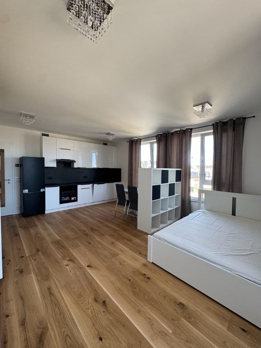 Prenájom bytu 1-izbový 39 m², U Komína, Praha, Praha Prenájom bytu 1-izbový 39 m², U Komína, Praha, Praha
