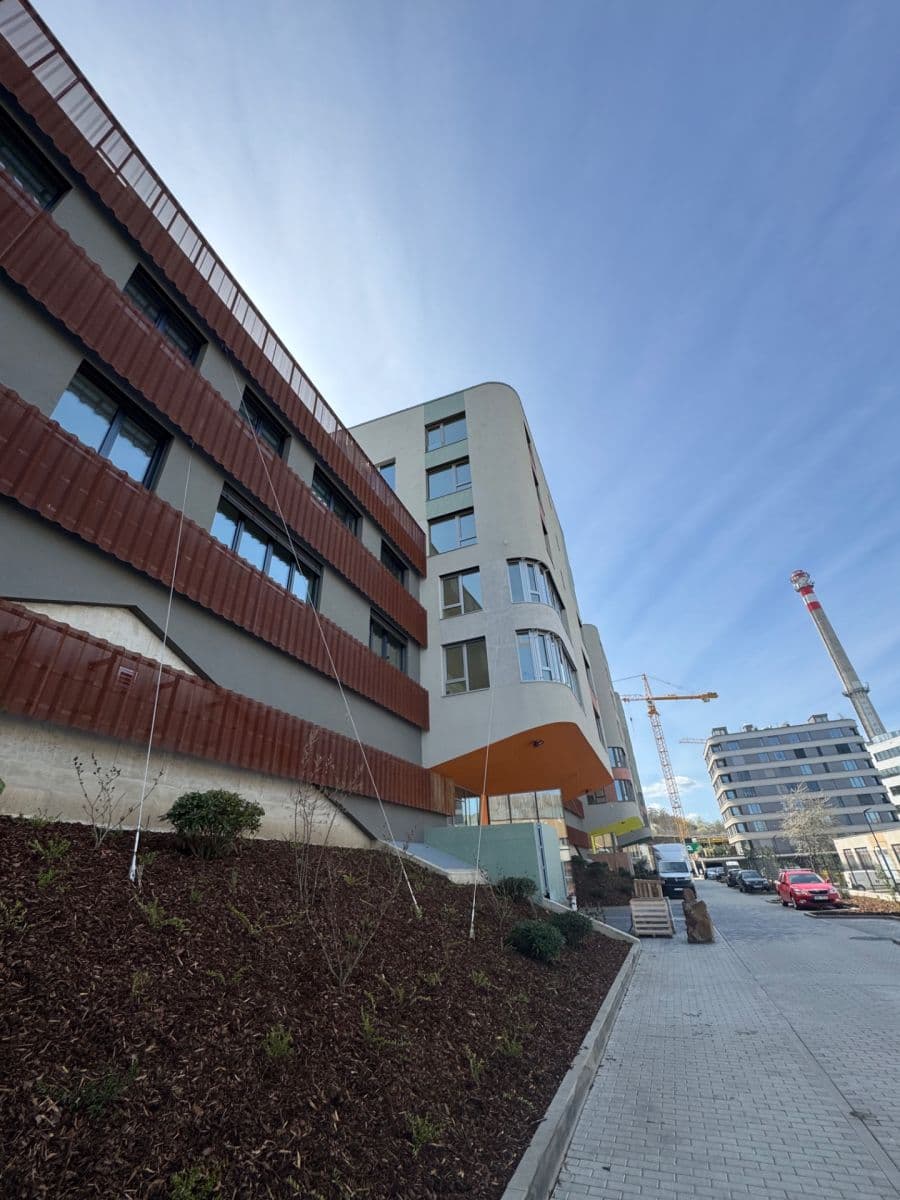 Prenájom bytu 1-izbový 39 m², U Komína, Praha, Praha Prenájom bytu 1-izbový 39 m², U Komína, Praha, Praha