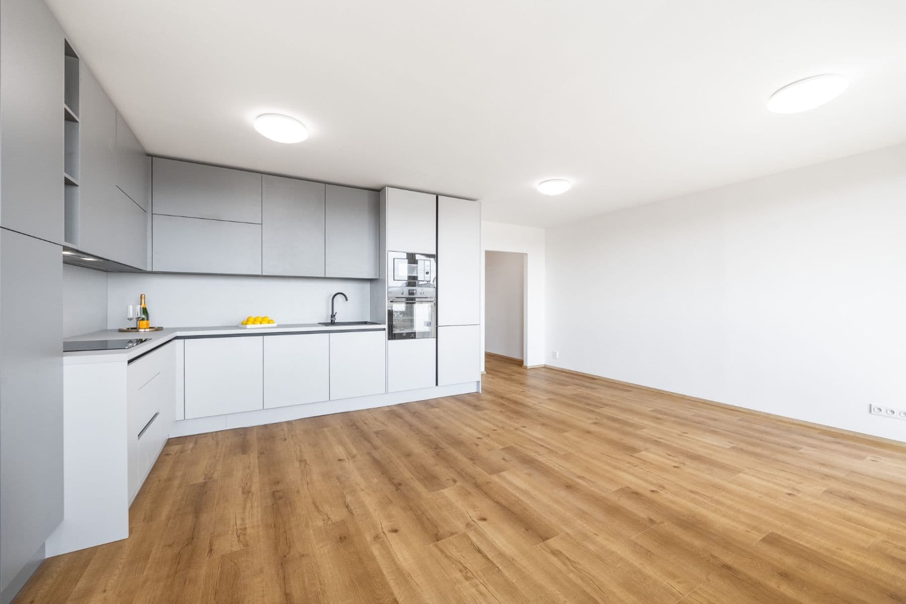 Predaj bytu 3-izbový 76 m², Šluknovská, Praha, Praha Predaj bytu 3-izbový 76 m², Šluknovská, Praha, Praha