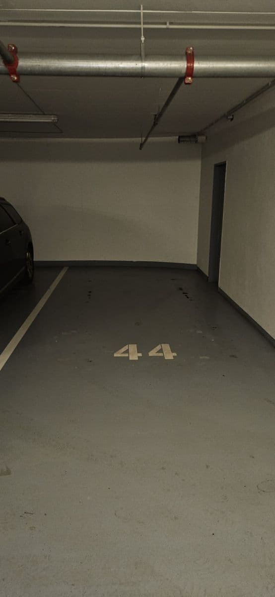 Prenájom garáže 16 m², Praha, Praha Prenájom garáže 16 m², Praha, Praha