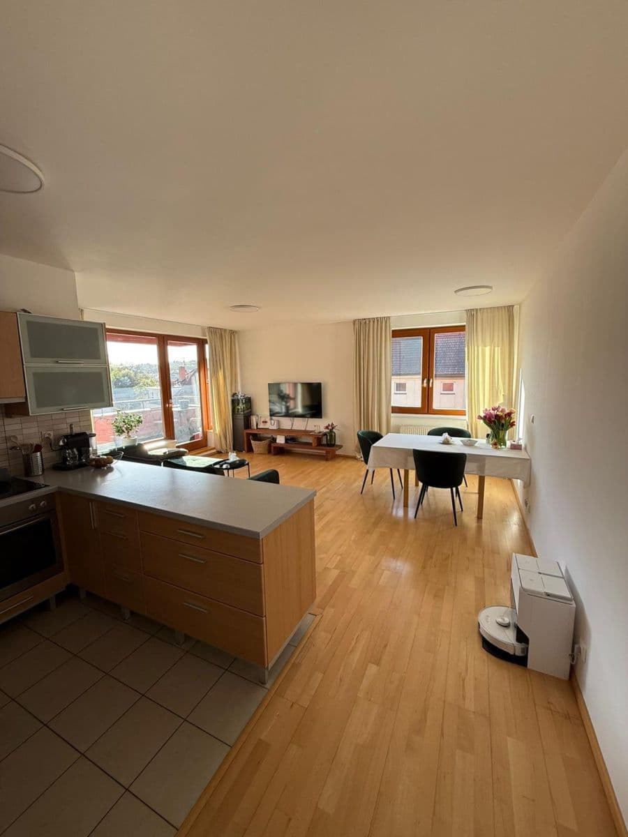 Prenájom bytu 3-izbový 89 m², Ke Klimentce, Praha, Praha Prenájom bytu 3-izbový 89 m², Ke Klimentce, Praha, Praha