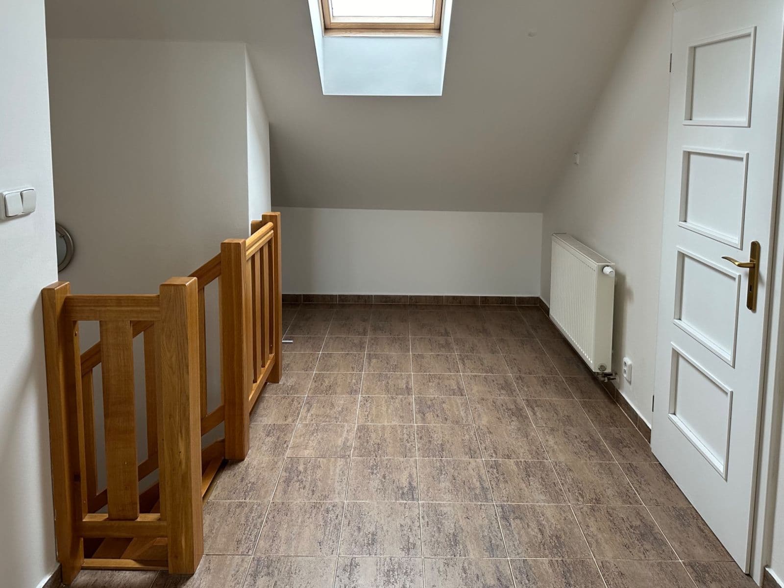 Prenájom bytu 4-izbový 123 m², V Háji, Praha, Praha Prenájom bytu 4-izbový 123 m², V Háji, Praha, Praha