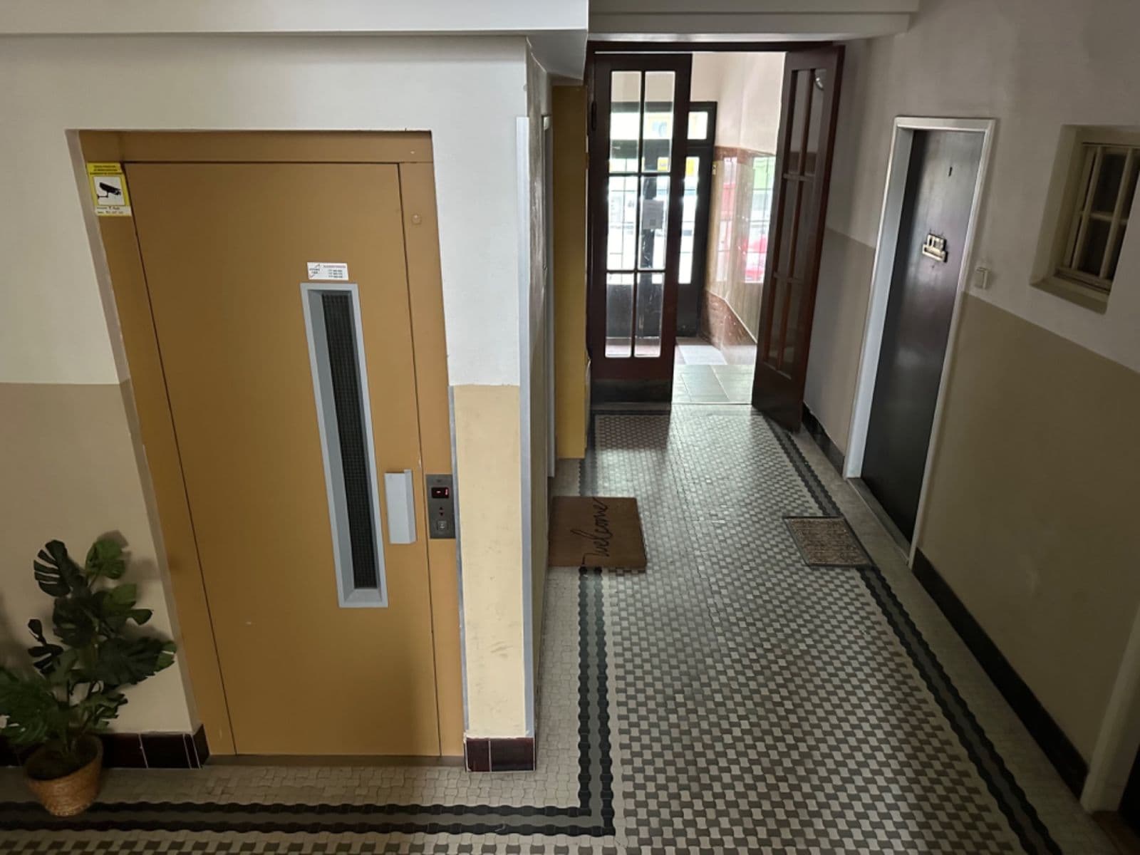 Prenájom bytu 4-izbový 123 m², V Háji, Praha, Praha Prenájom bytu 4-izbový 123 m², V Háji, Praha, Praha