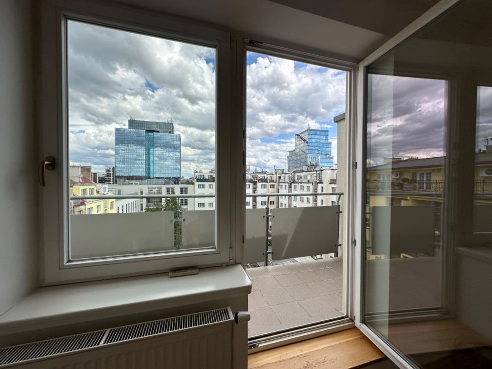 Prenájom bytu 4-izbový 123 m², V Háji, Praha, Praha Prenájom bytu 4-izbový 123 m², V Háji, Praha, Praha