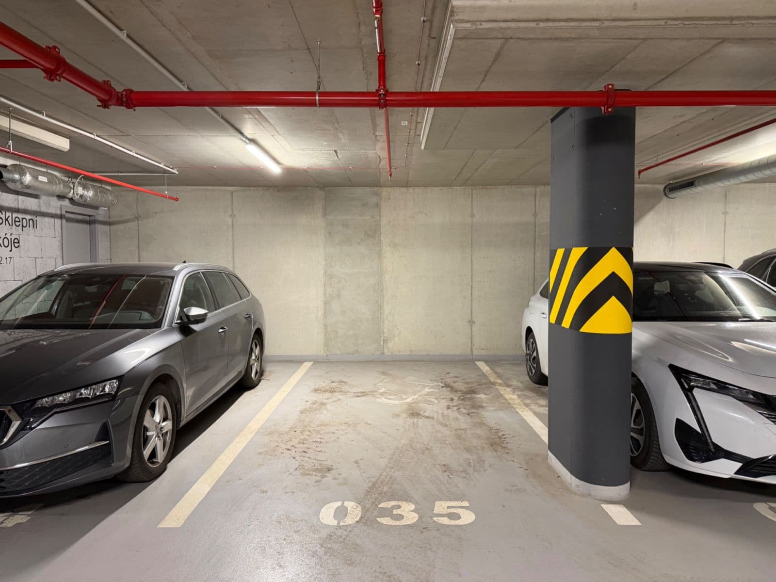 Prenájom bytu 4-izbový 123 m², V Háji, Praha, Praha Prenájom bytu 4-izbový 123 m², V Háji, Praha, Praha