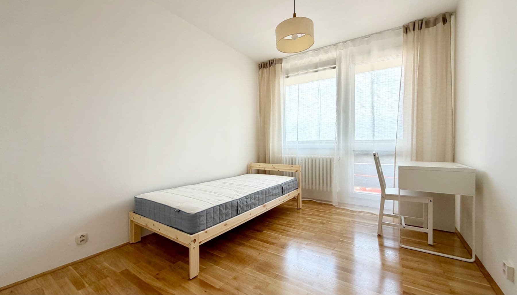 Prenájom bytu 3-izbový 74 m², Svojetická, Praha, Praha Prenájom bytu 3-izbový 74 m², Svojetická, Praha, Praha