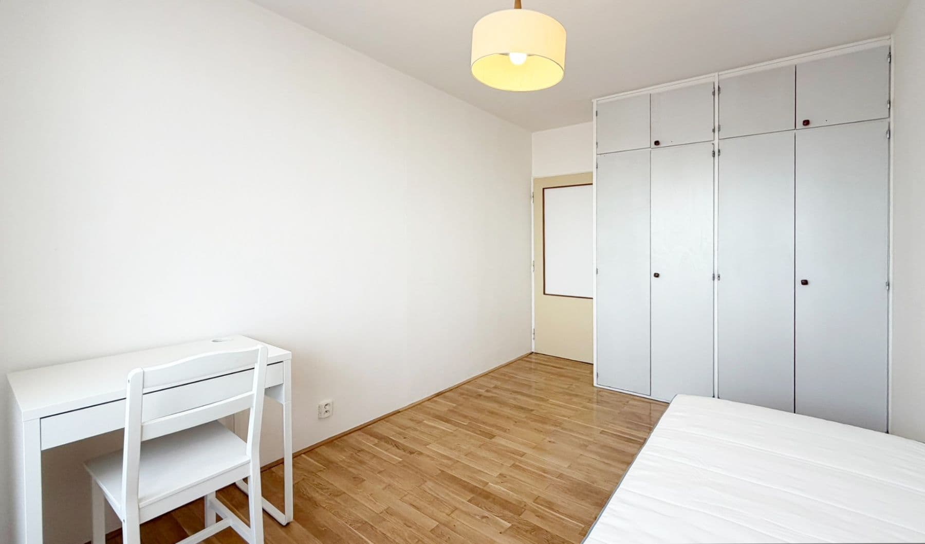 Prenájom bytu 3-izbový 74 m², Svojetická, Praha, Praha Prenájom bytu 3-izbový 74 m², Svojetická, Praha, Praha