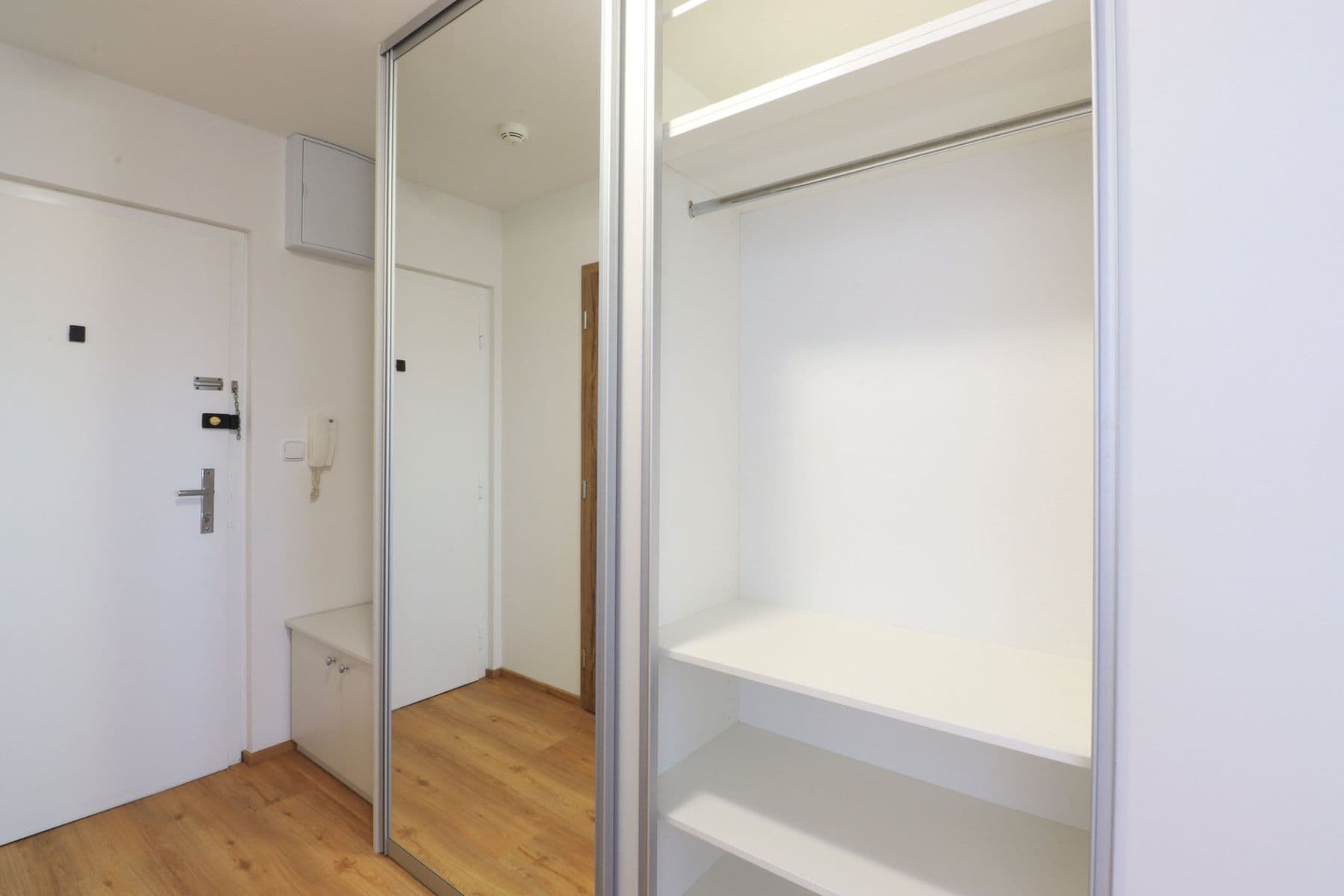 Prenájom bytu 2-izbový 42 m², Anny Drabíkové, Praha, Praha Prenájom bytu 2-izbový 42 m², Anny Drabíkové, Praha, Praha
