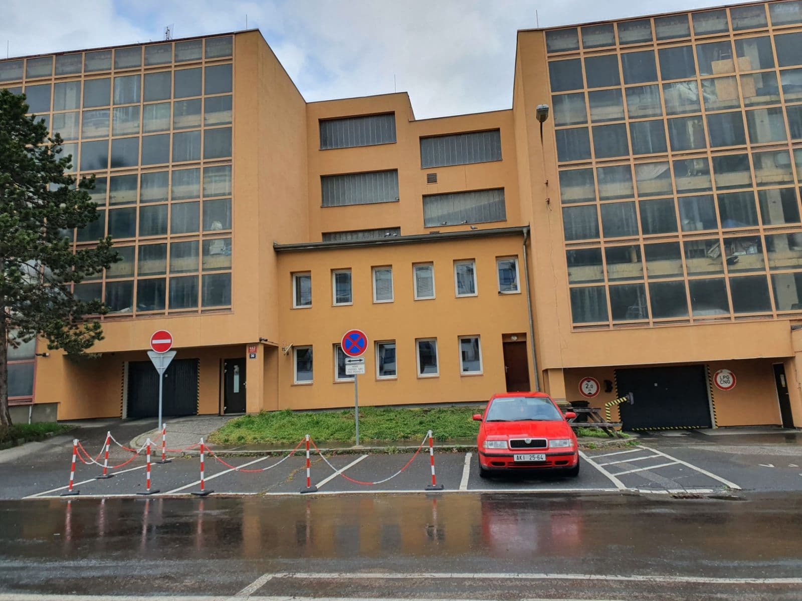 Prenájom garáže 18 m², Lovosická, Praha, Praha Prenájom garáže 18 m², Lovosická, Praha, Praha