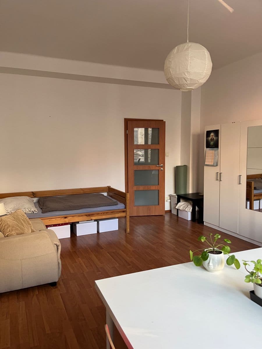 Prenájom bytu 4-izbový 22 m², Thámova, Praha, Praha Prenájom bytu 4-izbový 22 m², Thámova, Praha, Praha