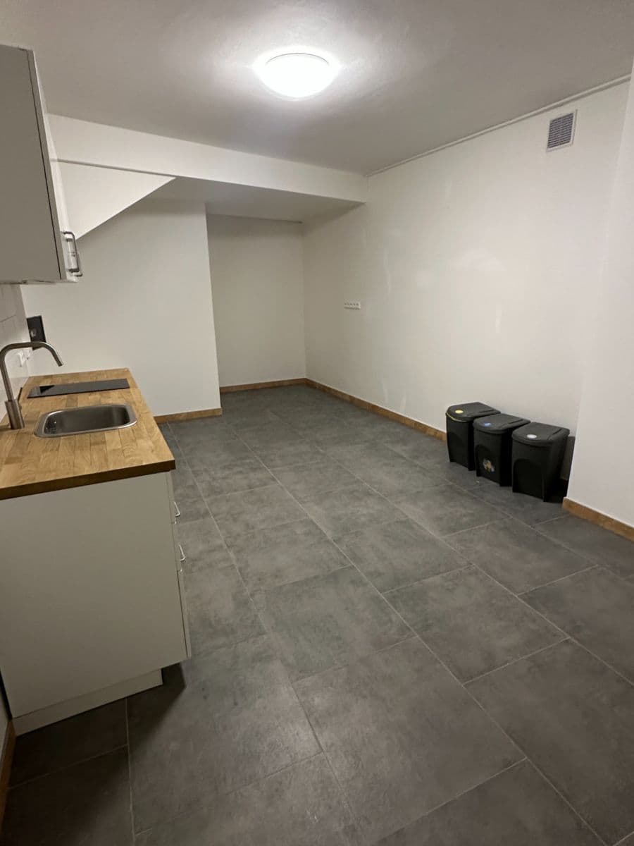 Prenájom kancelárie 80 m², Kovářova, Praha, Praha Prenájom kancelárie 80 m², Kovářova, Praha, Praha