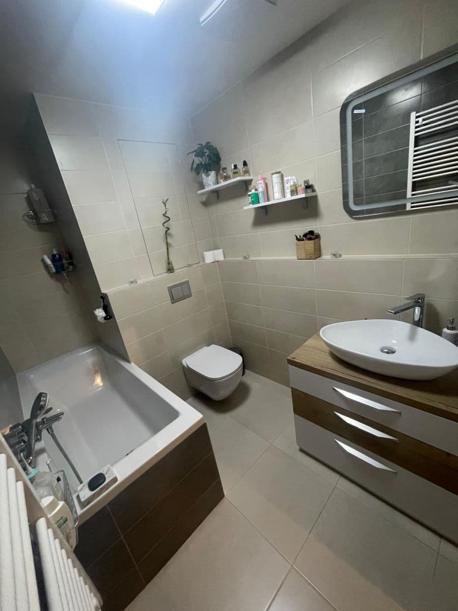 Prenájom bytu 2-izbový 48 m², Karla Guta, Praha, Praha Prenájom bytu 2-izbový 48 m², Karla Guta, Praha, Praha