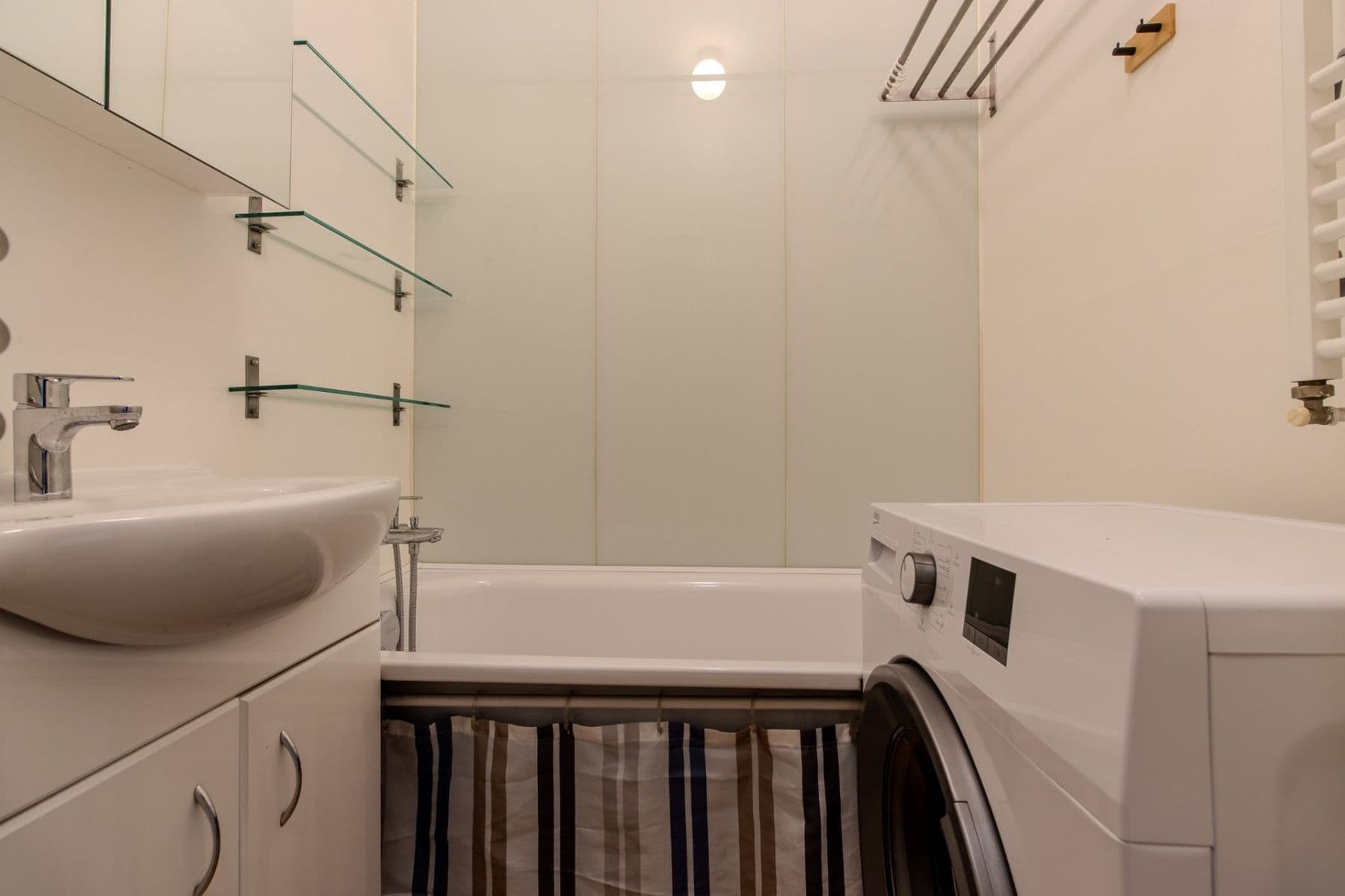 Prenájom bytu 2-izbový 55 m², Arabská, Praha, Praha Prenájom bytu 2-izbový 55 m², Arabská, Praha, Praha