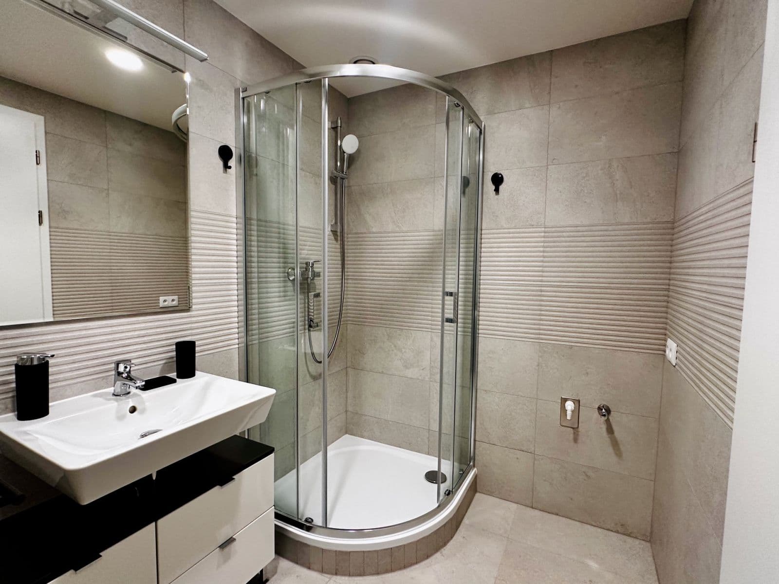 Prenájom bytu 1-izbový 33 m², Poděbradská, Praha, Praha Prenájom bytu 1-izbový 33 m², Poděbradská, Praha, Praha