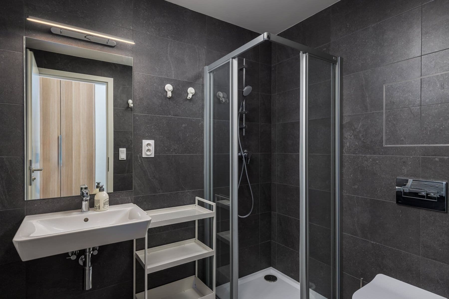 Prenájom bytu 1-izbový 36 m², Českobrodská, Praha, Praha Prenájom bytu 1-izbový 36 m², Českobrodská, Praha, Praha