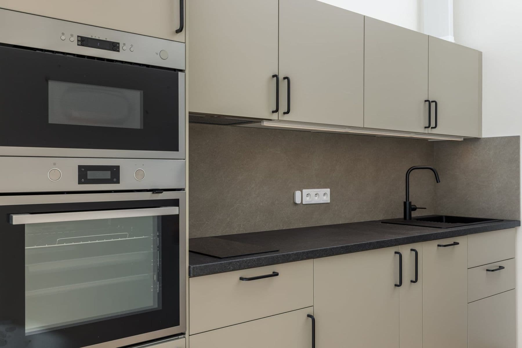 Prenájom bytu 1-izbový 36 m², Českobrodská, Praha, Praha Prenájom bytu 1-izbový 36 m², Českobrodská, Praha, Praha