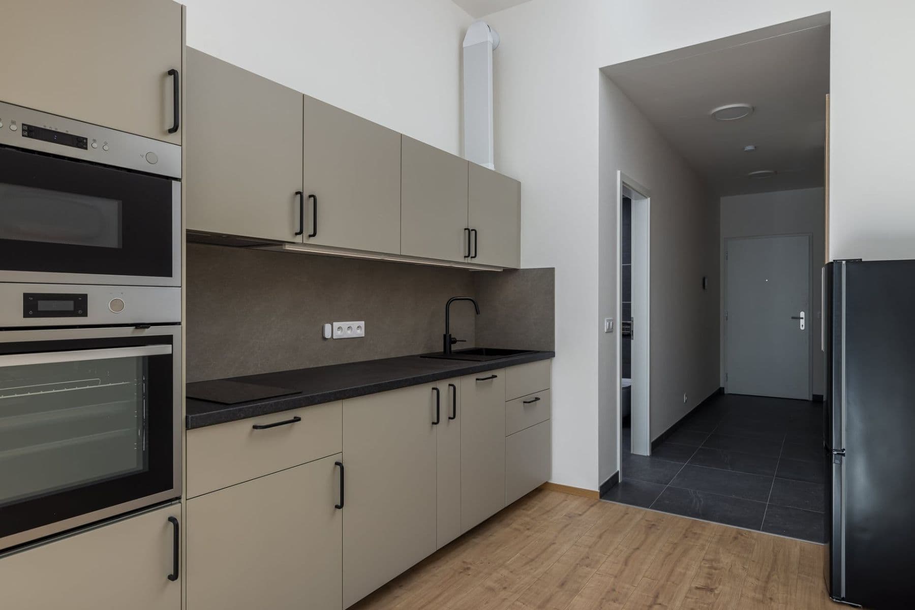 Prenájom bytu 1-izbový 36 m², Českobrodská, Praha, Praha Prenájom bytu 1-izbový 36 m², Českobrodská, Praha, Praha