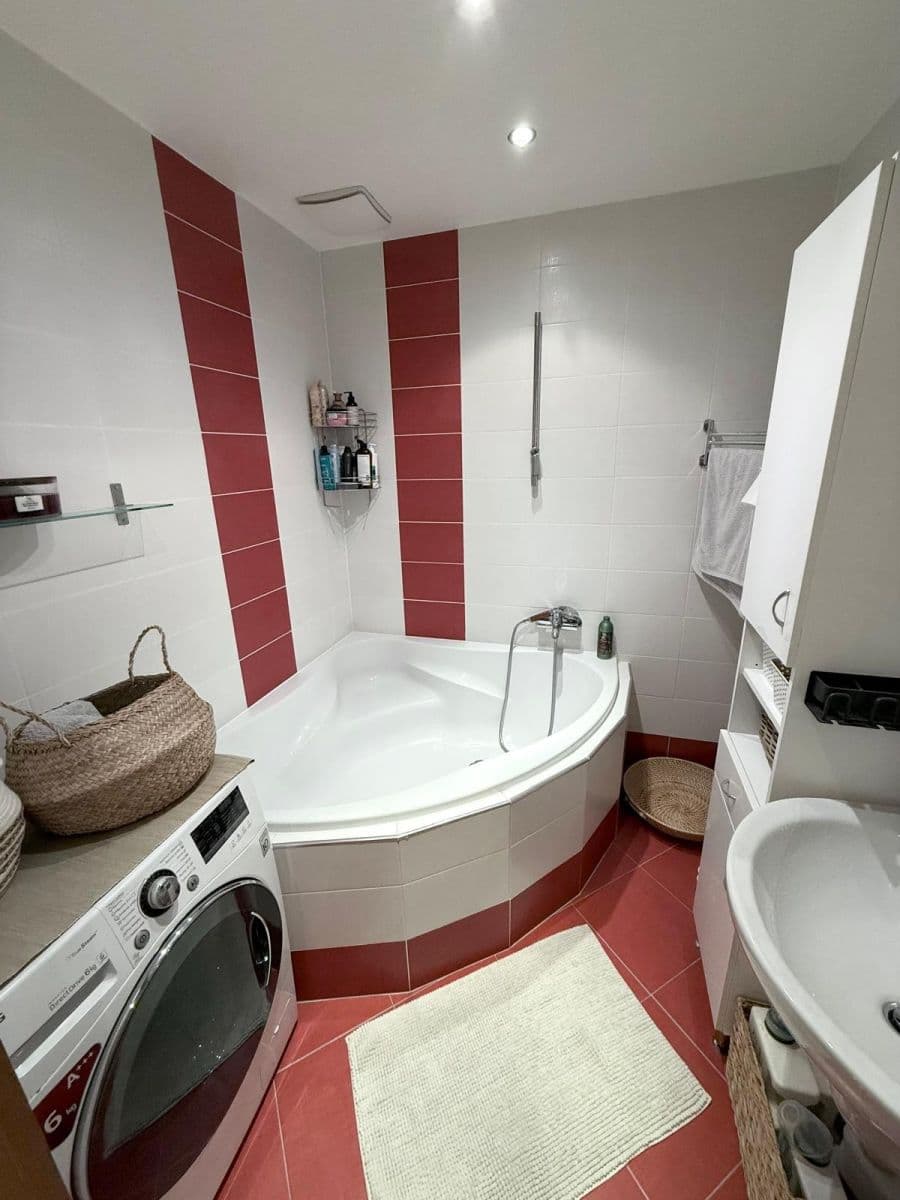 Prenájom bytu 3-izbový 74 m², Sazovická, Praha, Praha Prenájom bytu 3-izbový 74 m², Sazovická, Praha, Praha