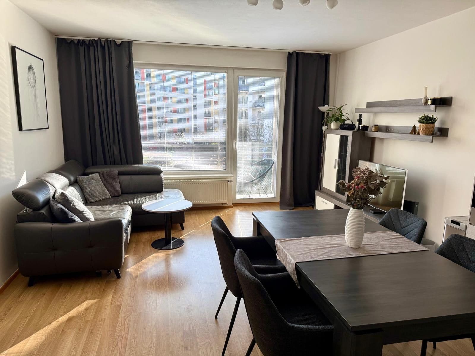 Prenájom bytu 3-izbový 74 m², Sazovická, Praha, Praha Prenájom bytu 3-izbový 74 m², Sazovická, Praha, Praha