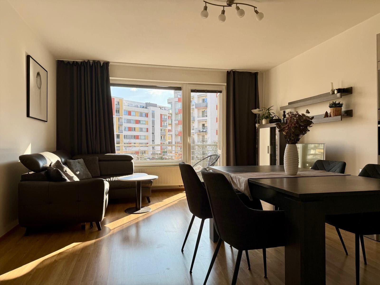 Prenájom bytu 3-izbový 74 m², Sazovická, Praha, Praha Prenájom bytu 3-izbový 74 m², Sazovická, Praha, Praha