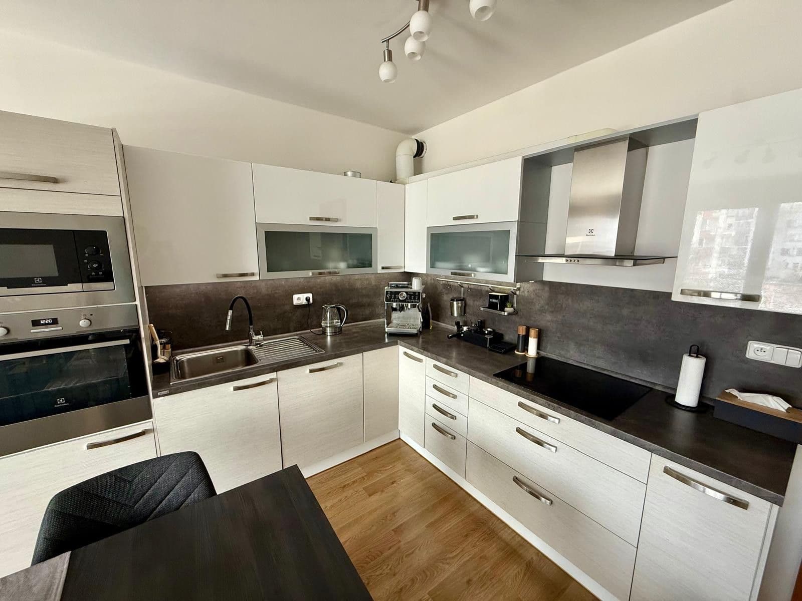 Prenájom bytu 3-izbový 74 m², Sazovická, Praha, Praha Prenájom bytu 3-izbový 74 m², Sazovická, Praha, Praha