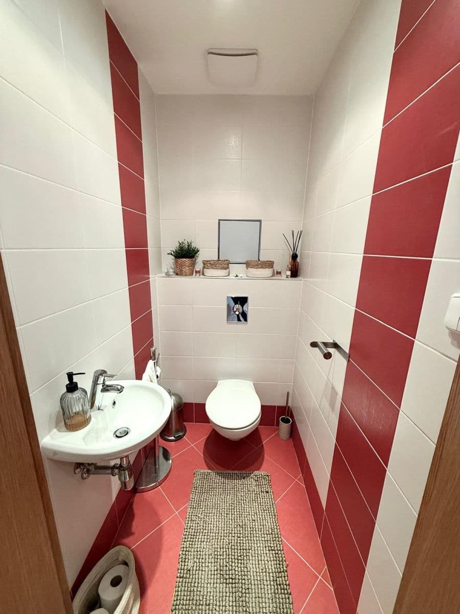 Prenájom bytu 3-izbový 74 m², Sazovická, Praha, Praha Prenájom bytu 3-izbový 74 m², Sazovická, Praha, Praha