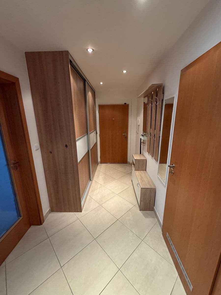 Prenájom bytu 3-izbový 74 m², Sazovická, Praha, Praha Prenájom bytu 3-izbový 74 m², Sazovická, Praha, Praha