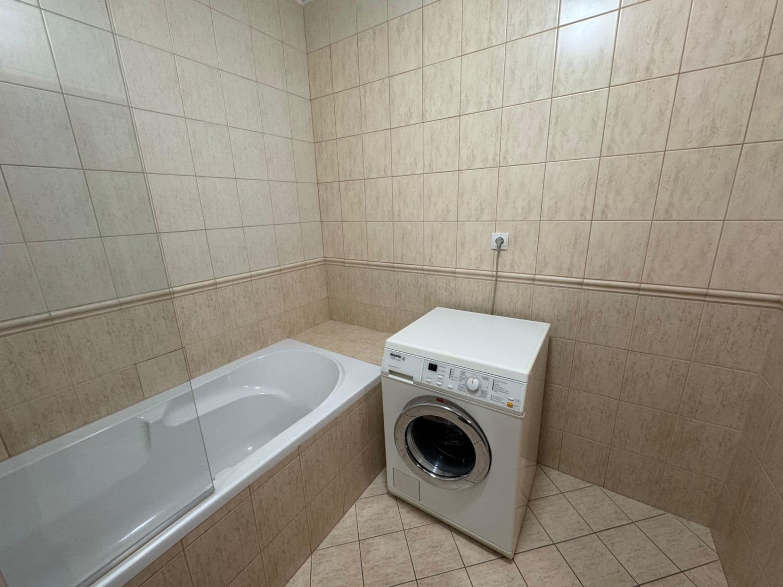 Prenájom bytu 3-izbový 107 m², Strnadových, Praha, Praha Prenájom bytu 3-izbový 107 m², Strnadových, Praha, Praha